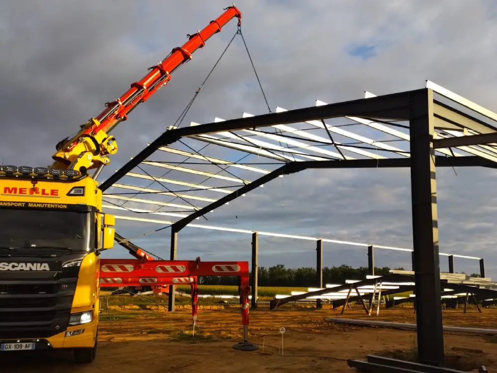 levage structure métal préfabriqué chantier construction agricole industriel
